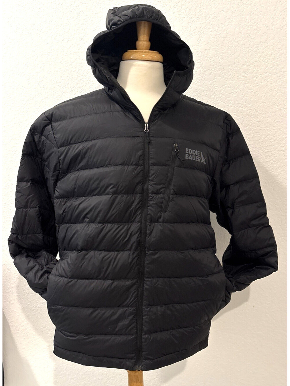 Eddie Bauer Men’s Large Black Down Hooded Puffer Jacket